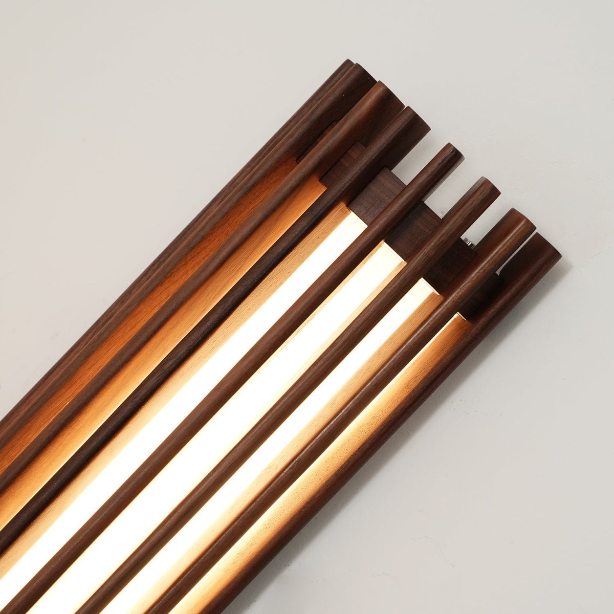 Neyra Applique Murale Intérieure en Noyer - Neutralighting