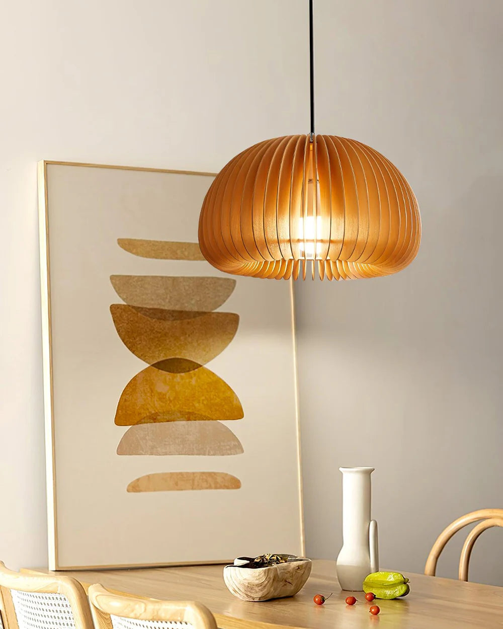 Suspension bois naturel en ambiance chaleureuse - Maison Lumexia